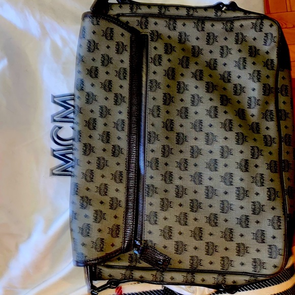 Authentic MCM messenger bag UNISEX - Picture 2 of 11
